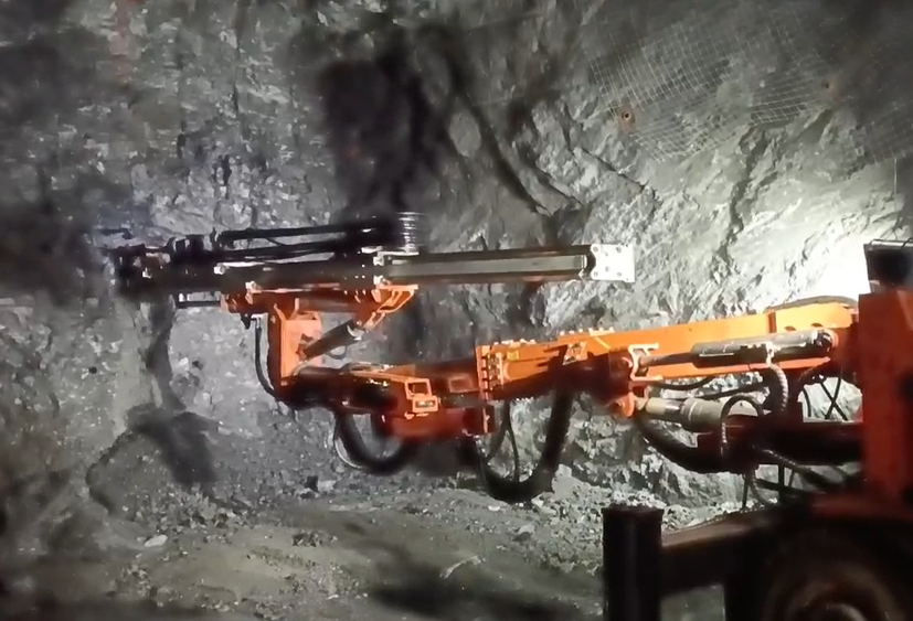 Latest company Cases about Performing rock drilling and excavation work in the tunnel